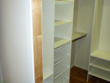 Wire shelving 28