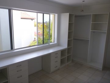 Walk-in Wardrobe white