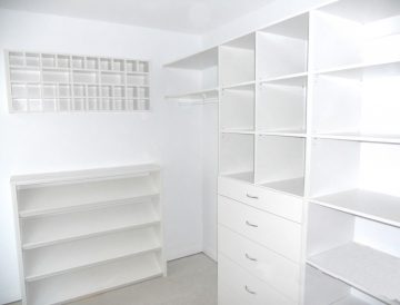 Walk-in Wardrobe white