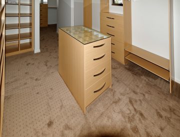 Timbergrain Walk-in Robe 91