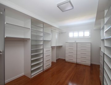 Walk-in Wardrobe white