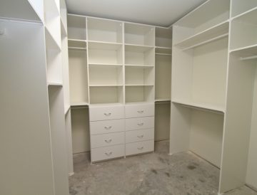 Walk-in Wardrobe white