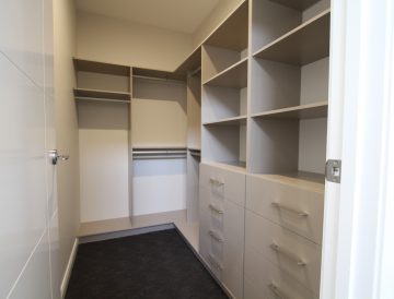 Walk-in Wardrobe 124